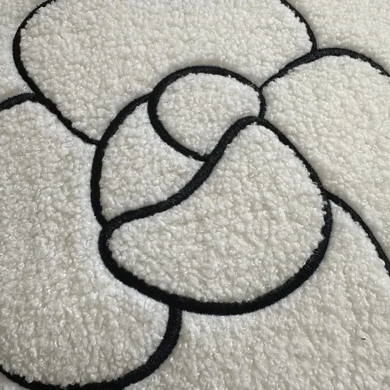45 cm modernes Plüschkissen mit Blumenstickerei, Kamelien-förmiges Wurfkissen, weiches Heim- und Raumdekor-Kissen — image 4