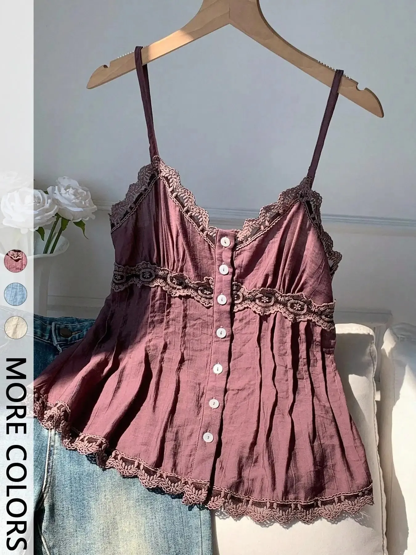 Gilet da donna con finiture in pizzo a pieghe, design con scollo a V, spalline sottili regolabili, pezzo unico — image 5