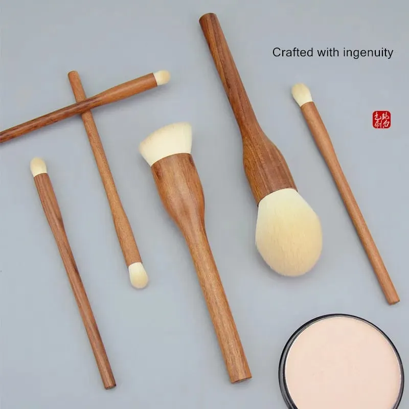Make-up-Pinsel mit Sandelholzgriff, Foundation, Puder, Textmarker, Bildhauerei, Lidschatten, Wischmischer, Detail, Kosmetikpinsel-Werkzeug — image 5