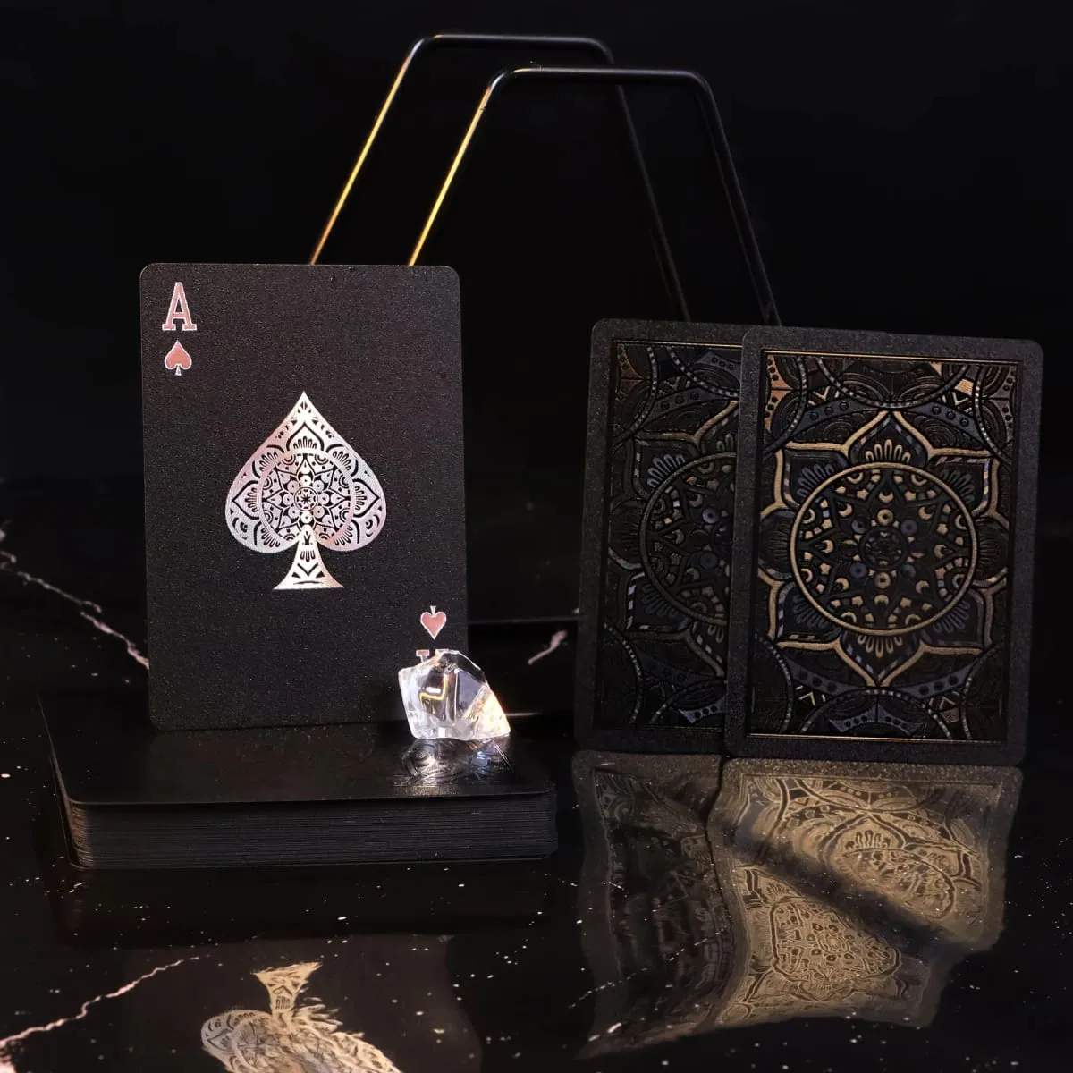 Black Gold Spielkartenspiel; Wasserdichter Pokeranzug aus Kunststoff; Magic Package Brettspiel-Geschenkkollektion — image 2