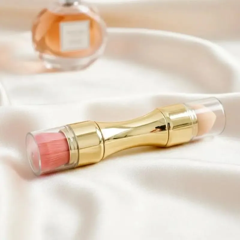 סט מברשות איפור 4in1 עבור Eyeshadow Foundation Concealer Lip Handy מברשות ניידות לנסיעות ולשימוש יומיומי