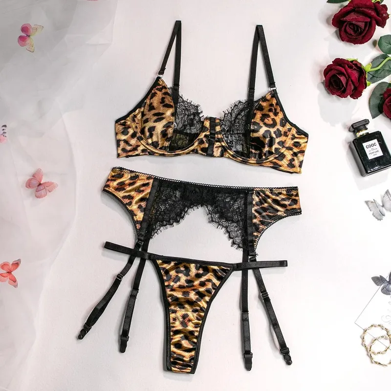 Sexet vild leopardtrykt blonde patchwork dameundertøjssæt Komfortabel tredelt bh og trussesæt eksotisk tøjsæt til kvinder