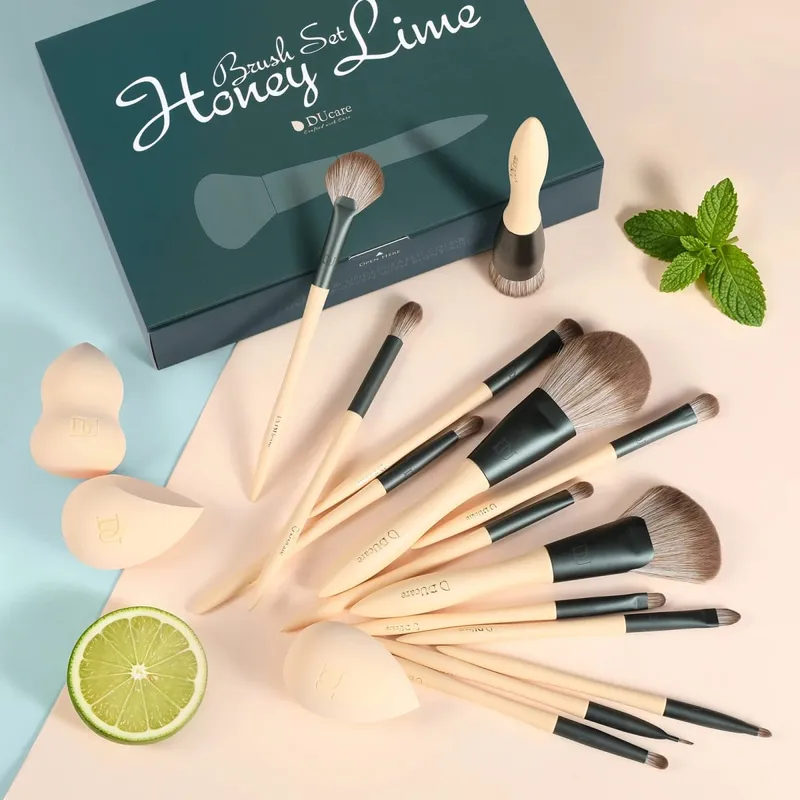 DUcare Makeup Brush Set 14Pcs with 3Pcs Makeup Spong & Cosmetic Bag - Professional Kabuki Foundation Blending Eyeshadow Brushes