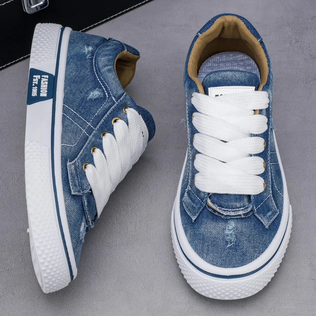 Scarpe da uomo nuove primavera e autunno personalizzate Stile coreano Scarpe casual basse di grandi dimensioni alla moda Scarpe singole in denim Sneakers versatili — image 3