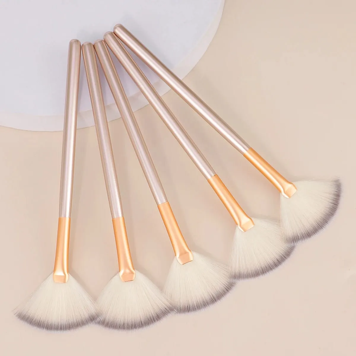 New Practical Facial Brushes Fan Makeup Brushes Soft Portable Mask Brushes Cosmetic Tools for Ladies Girls Nail Charm Beaut — image 3