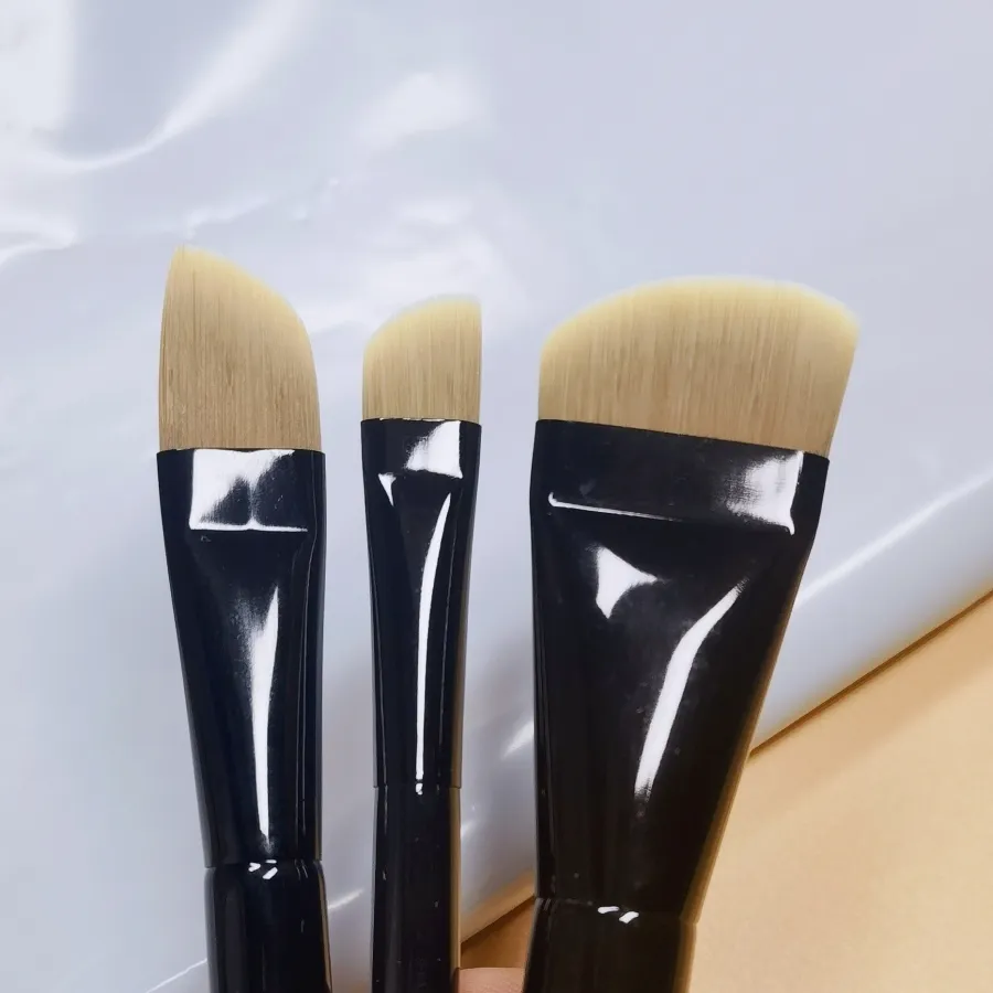 แปรงแต่งหน้ารองพื้นโค้งสีดำ Blush Beauty Foundation Facial Mask Care โลชั่น Make Up Brush Tools — image 5