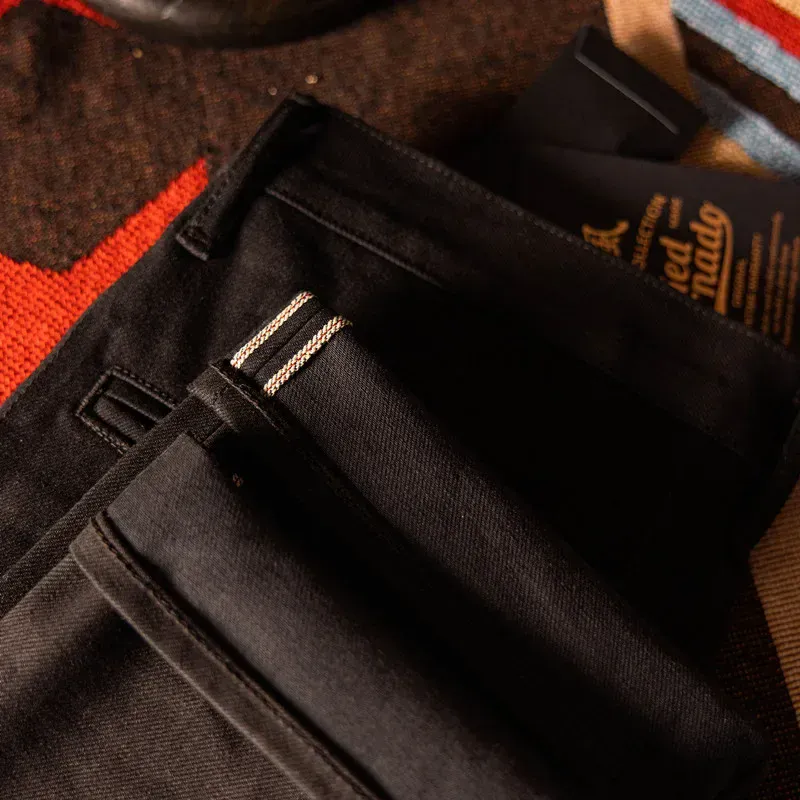 Jeans da uomo rossi Tornado neri, vestibilità rilassata, pantaloni da ufficiale in denim con cimosa da 14,5 once — image 4