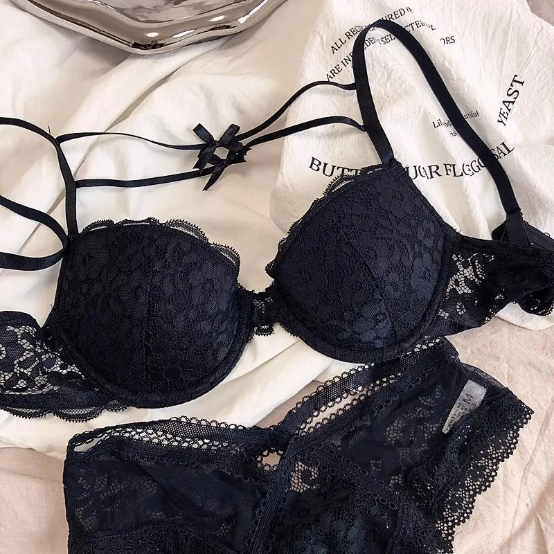 Lingerie da donna Reggiseno e slip comodi senza fili Set di slip e rete ricamati Intimo anti-cedimento ricamato Pure Desire — image 3
