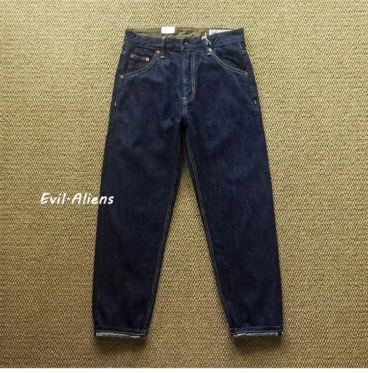 Jean en denim vintage japonais avec ponçage, coutures rouges et couleur originale pour l'automne avec broderie