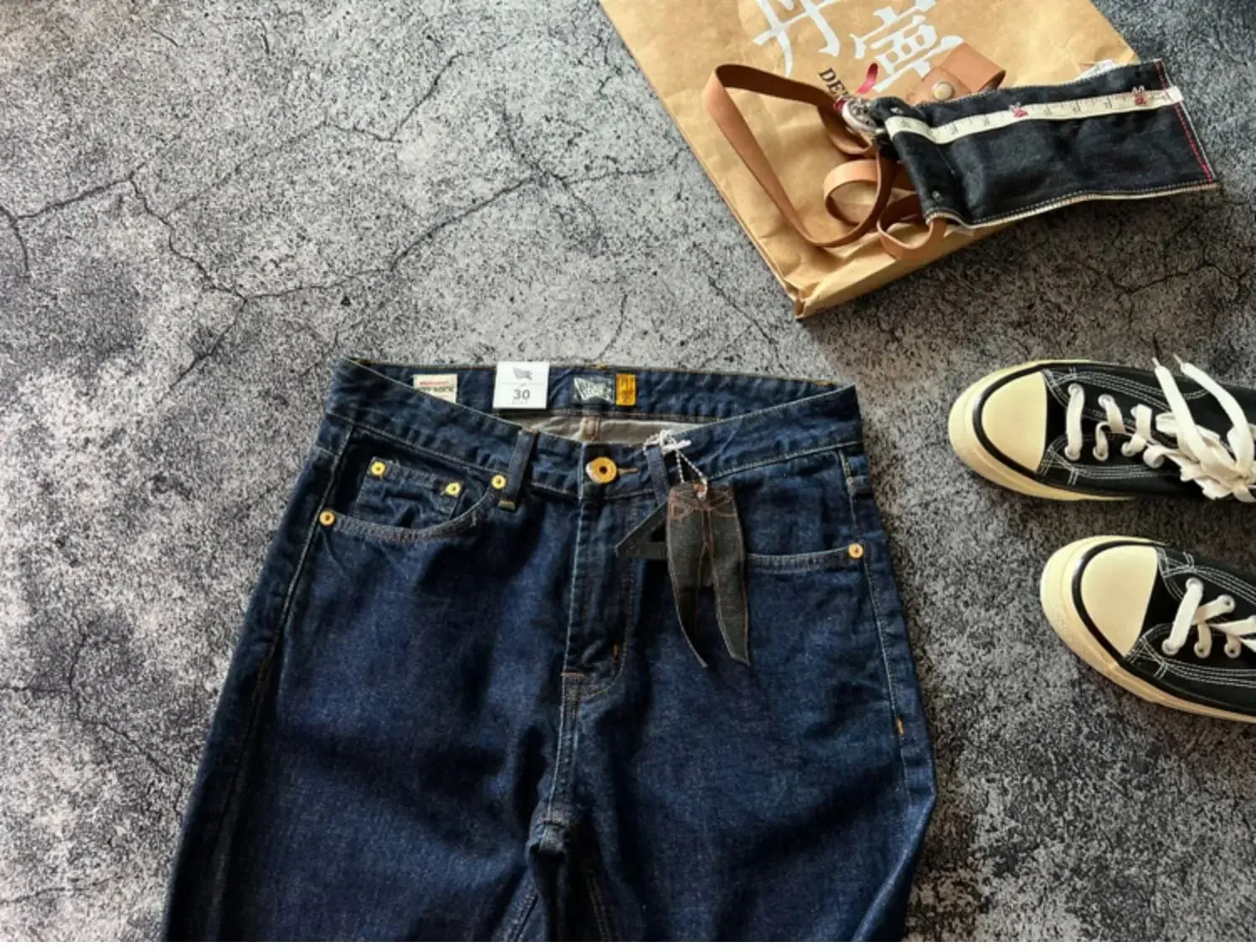 14oz Kualiti Tinggi 100% Kapas Satu Basuh Seluar Jeans Denim Biru Pedalam Mentah untuk Lelaki Red Selvedge Slim Seluar Lurus Vintaj Y2K Lelaki Belia — image 9