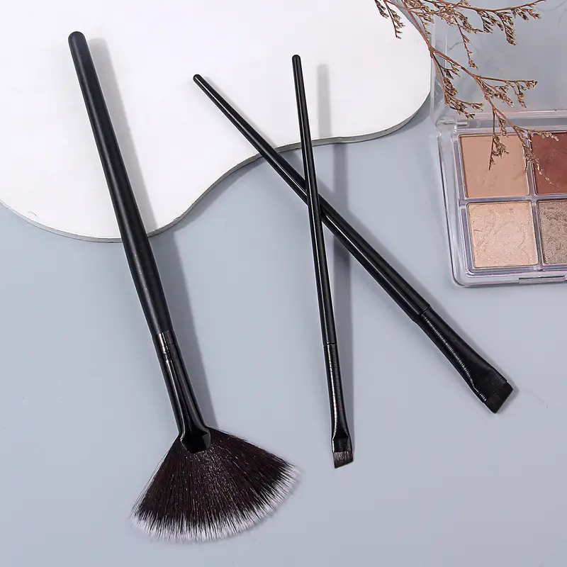 3PCS พัดลม Highlighter แปรงมุม Eyebrow Eyeliner แปรงแต่งหน้าชุดผมนุ่มสังเคราะห์ที่แม่นยำ Eye Face เครื่องสำอางค์แปรง