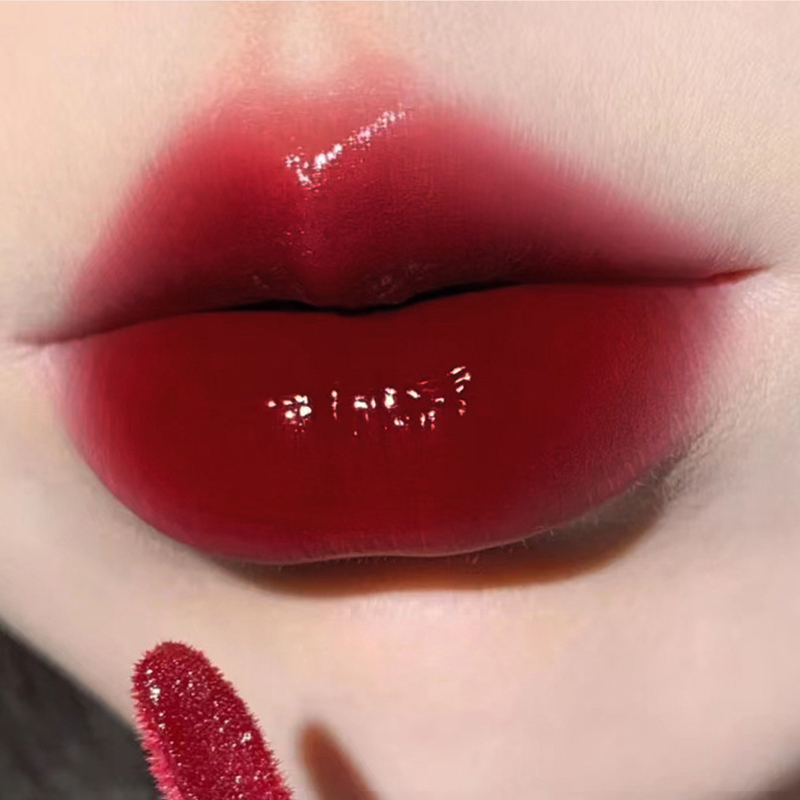 Leichter, glasartiger Lippenlack – feuchtigkeitsspendende Formel mit Spiegelglanz; Wischfest, langlebig und hautaufhellend