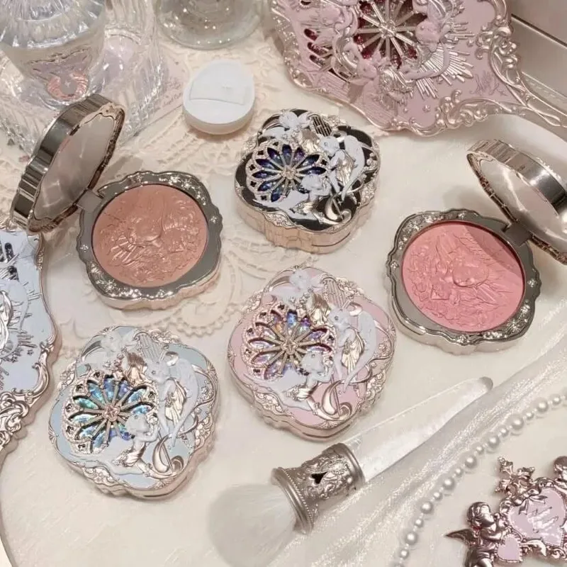 Коллекция Flower Know Little Angel, подарочная коробка для макияжа, тени для век, румяна, крем, матовая помада, хайлайтер, полный комплект «все в одном» — image 3
