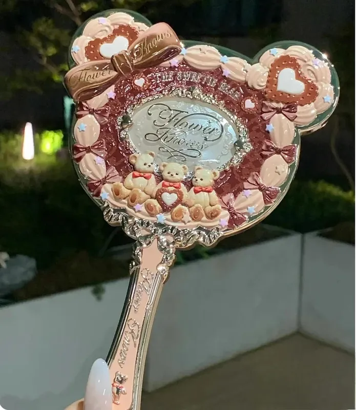 Flower Knows ręczne lusterko do makijażu noc świętojańska truskawka Cupid Bunny ogród wzór reliefowy ograniczony kolor zestaw narzędzi do makijażu