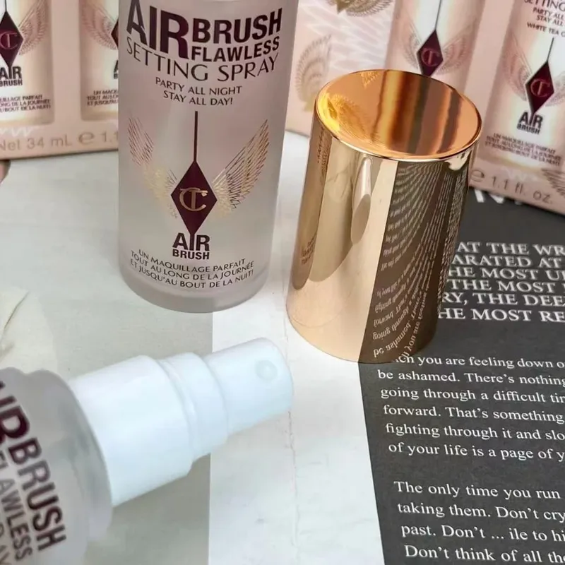 Charlotte Tilbury Airbrush Flawless Setting Spray 100 ml 34 ml 2-teiliges Set Setting Spray Feuchtigkeitsspendendes Hydrat Oil Control Make-Up Geschenk — image 2