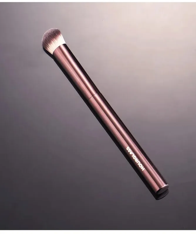 1 styk Angled Concealer Makeup børster Mellem øjenskygge Makeup børste grundlæggende professionelt kosmetisk værktøj metalhåndtag