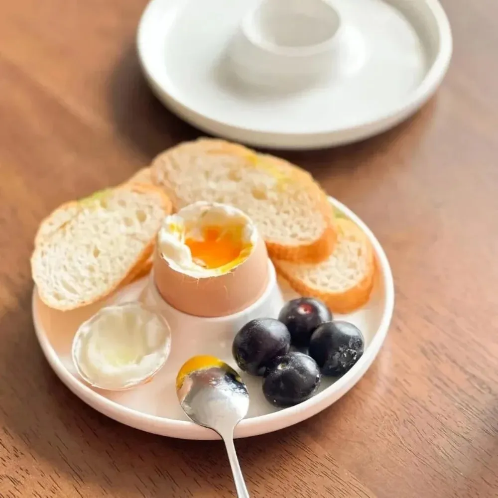 1PCS 유럽 스타일 아침 식사 계란 컵 실용적인 계란 홀더 트레이 계란 다이닝 테이블 스탠드 — image 1