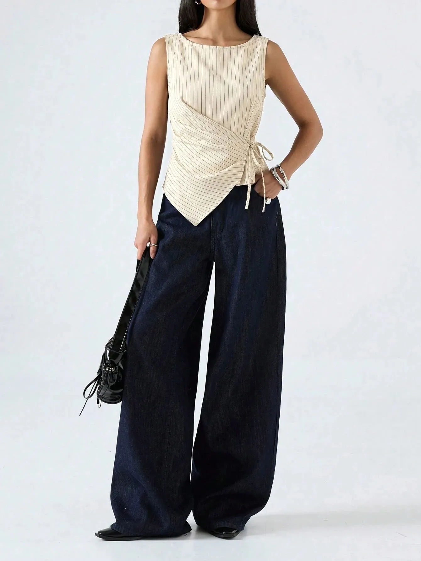 Elegantes Damen-Tanktop mit Streifendruck, schmale Passform, seitliches Bindeband, plissiert, ärmelloses Oberteil, lässig, asymmetrischer Saum, Boot-Tanktop, Sommer 2026 — image 6