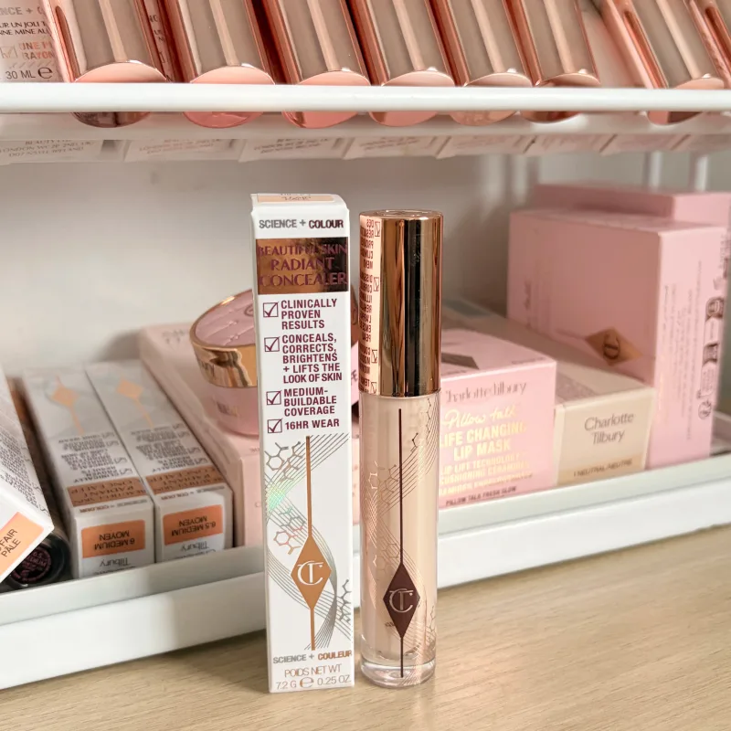 Charlotte Tilbury Softening Essence Concealer Honey Brightening in The Face Covering Spots Covering Dark Circles Under The Eyes