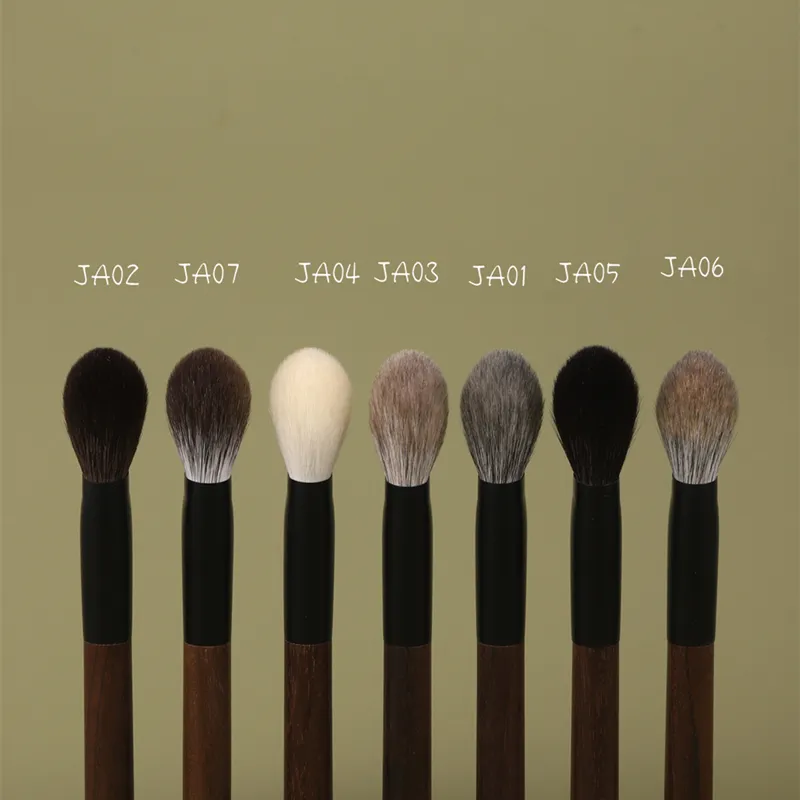Professionelle håndlavede makeup børster 1 PC blødt egern Ræve Heste Gedehår Fladt Runde Blush Børste Valnød Håndtag Make Up Børste — image 5