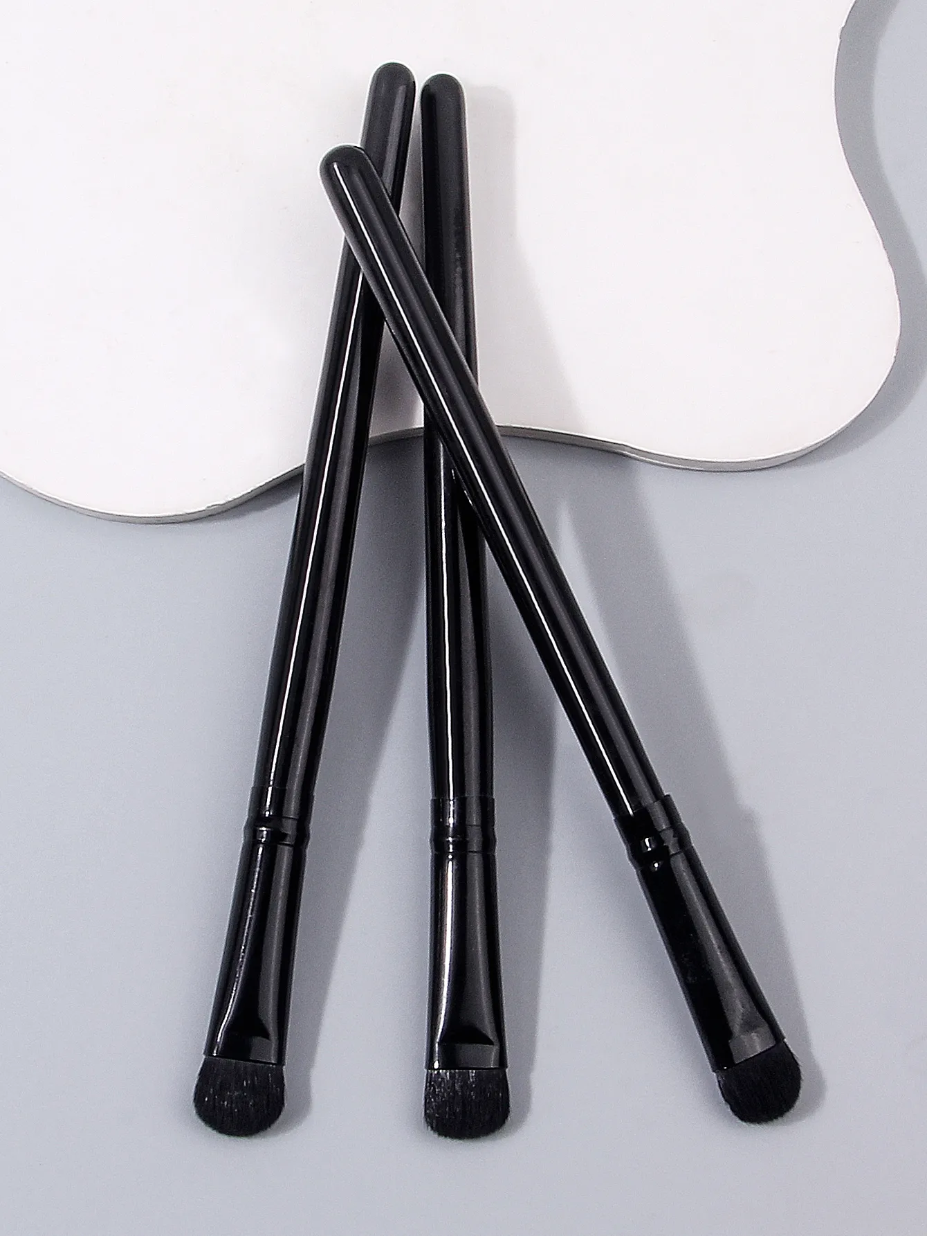 Ensemble de 3 pinceaux professionnels pour les yeux, mélange et emballage doux, pinceaux pour ombre à paupières, Kit de maquillage quotidien respectueux de la peau pour débutants — image 2