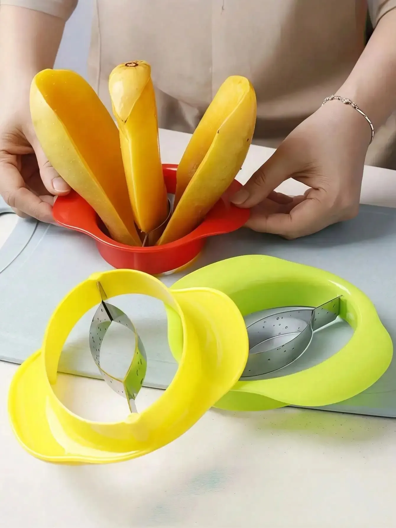 1 piraso Mango Peeler Mango Slicer Peeler at Pagbabalat Tool Mango Divider Fruit Slices Peeler Ergonomic Mango — image 1
