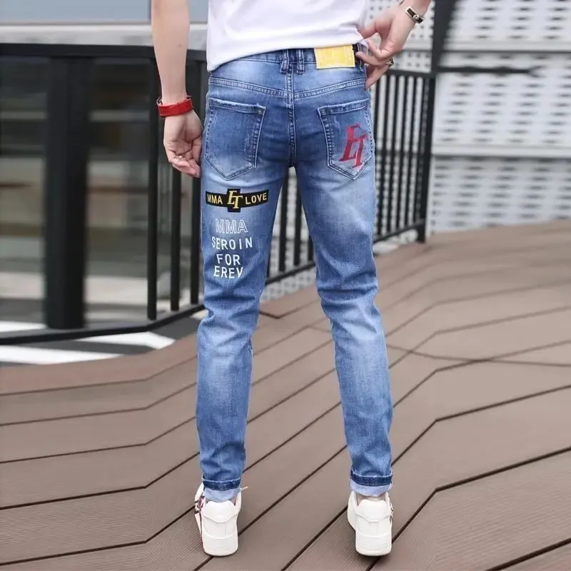 트렌디 브랜드 편지 인쇄 패턴 수 놓은 청바지 남성용 한국어 낙서 슬림 피팅 작은 피트 다목적 캐주얼 바지 — image 5
