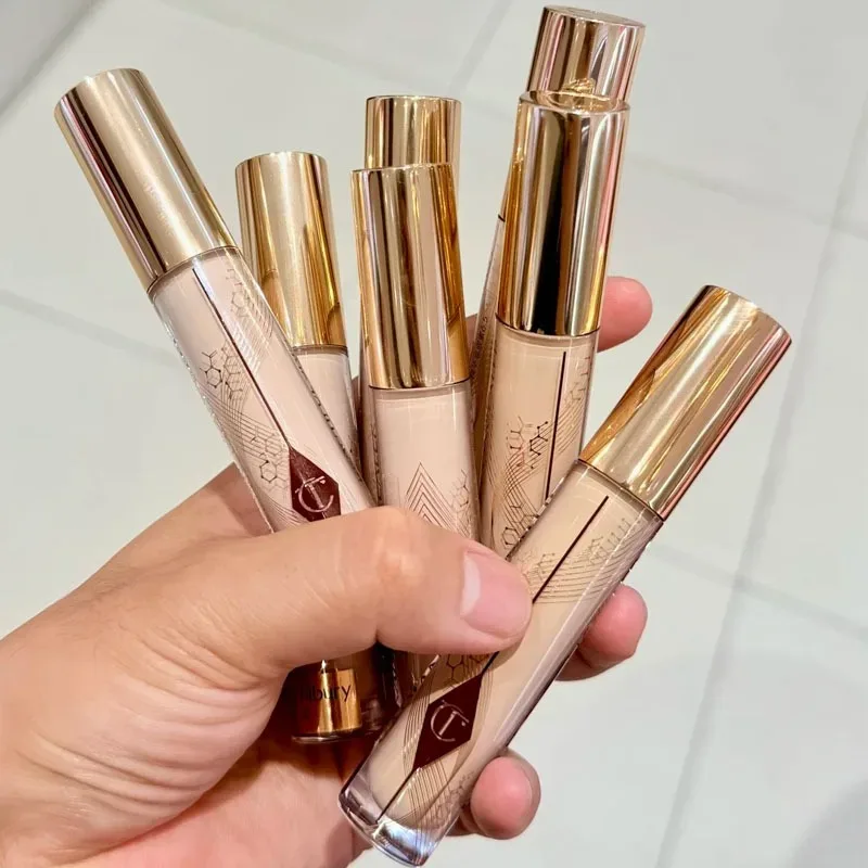 Charlotte Tilbury Softening Essence Concealer Honey Brightening in The Face Covering Spots Covering Dark Circles Under The Eyes — image 3