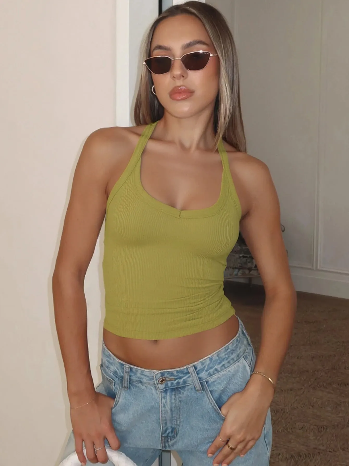 Hugcitar 2026 Yaz Nervürlü Halter Backless Katı Seksi Kırpma Tank Top Rahat Y2K Kadın Giysileri Plaj Tatil Streetwea... — image 12