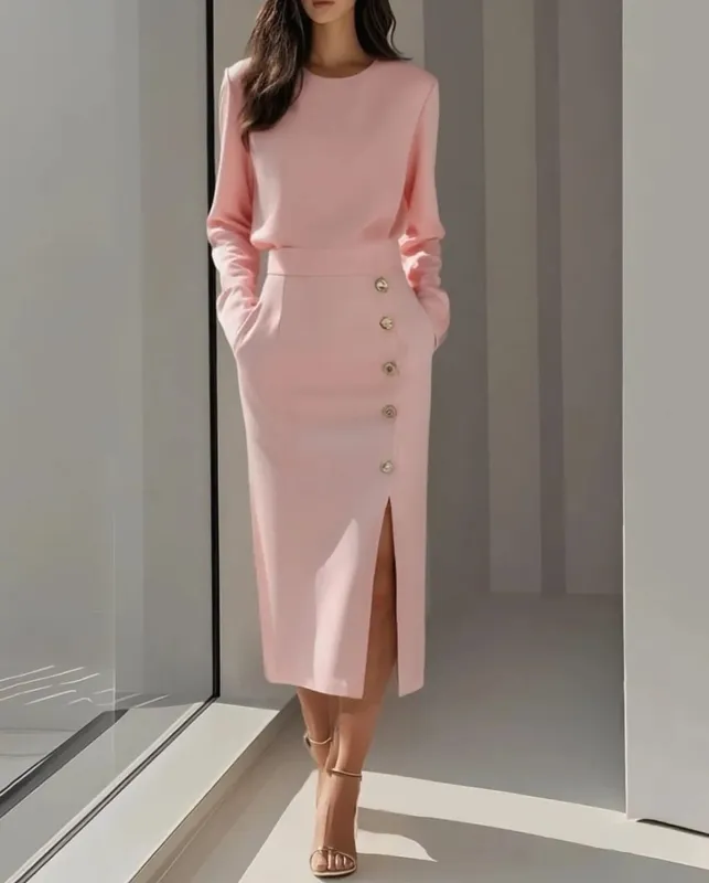 Einfarbiges, langärmliges, elegantes Midikleid für Damen mit Knopfdetails und Seitenschlitz – Rundhalsausschnitt