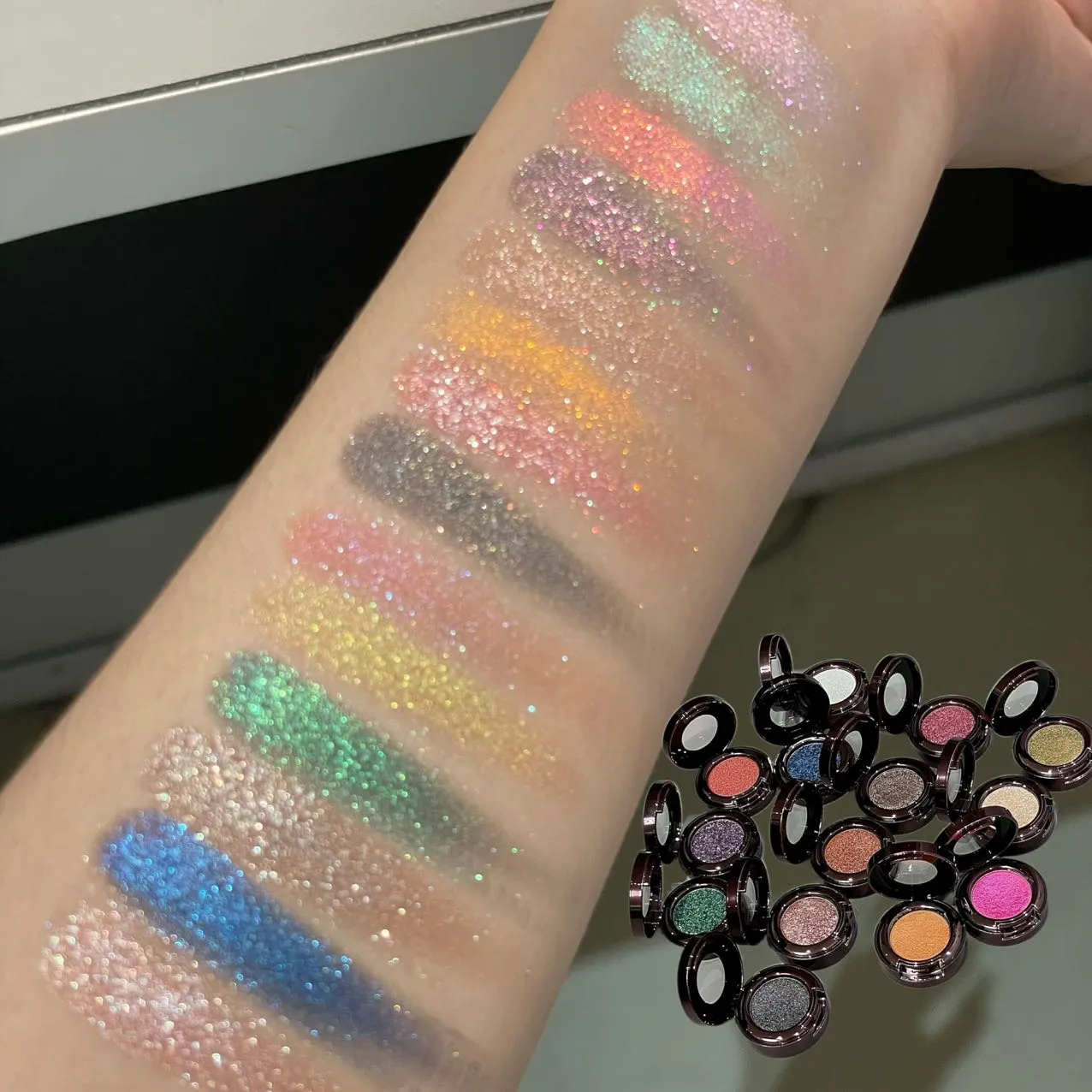 Metallic Glitter Black Blue Eyeshadow Ungu Hijau Metallic Highlighter Eyeshadow Diamond Tahan Lama Solek Mata Wanita Kosmetik — image 7