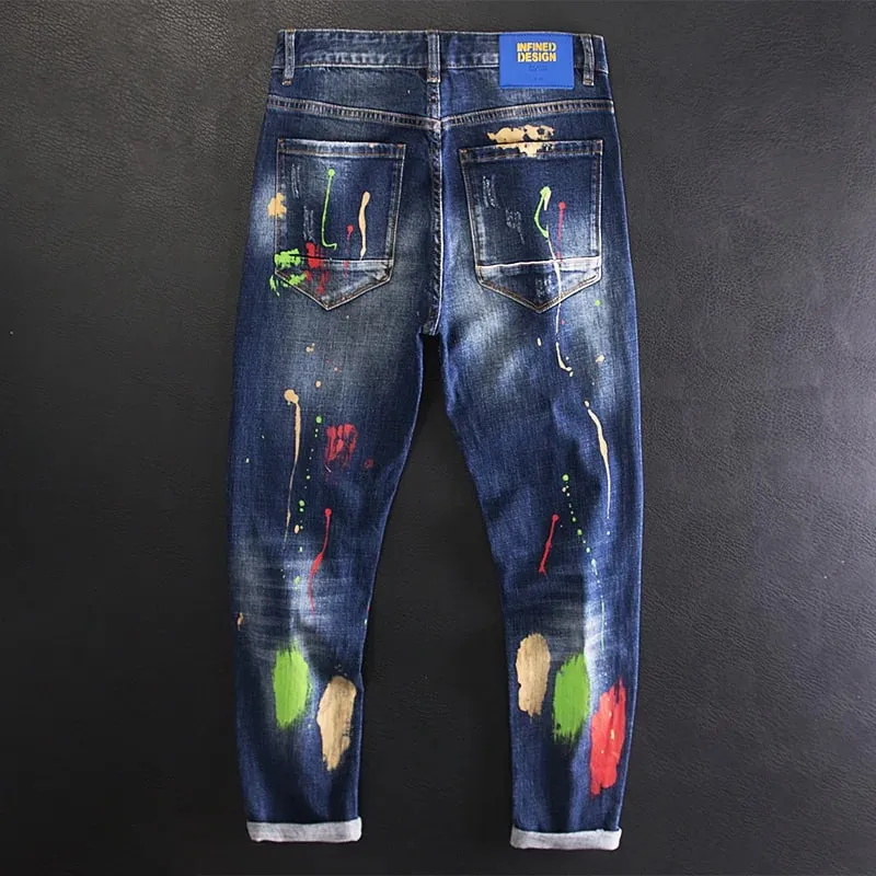 Mit Sprühfarbe bedruckte, zerrissene Graffiti-Jeans für Herren, schmale Passform, kleine Füße, Persönlichkeit, trendige Street-Denim-Hosen — image 1