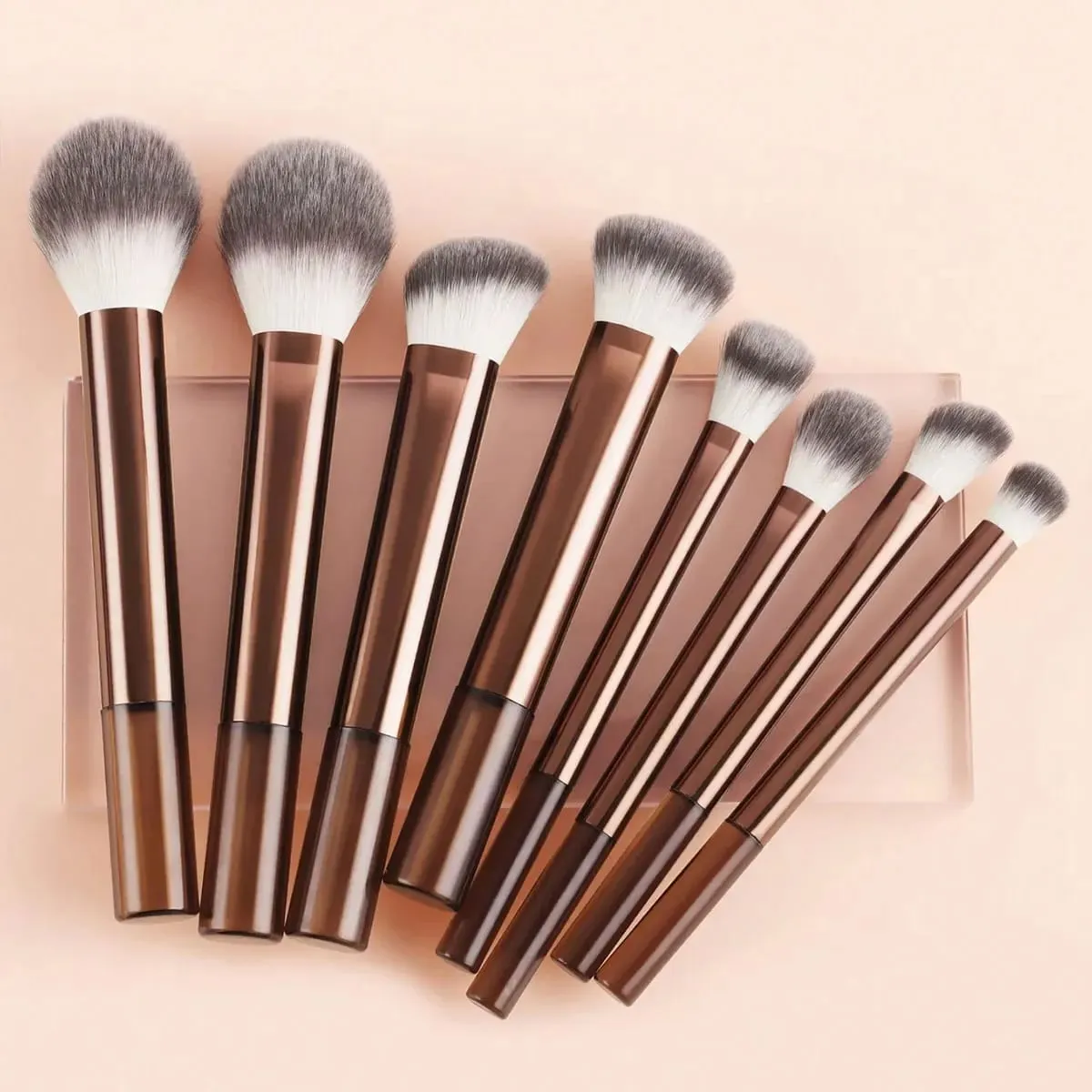 Profesjonalny, wielofunkcyjny zestaw pędzli do makijażu 8 szt. Pędzli do makijażu z długą rączką, w tym puder i róż do podkładu Contour Nos