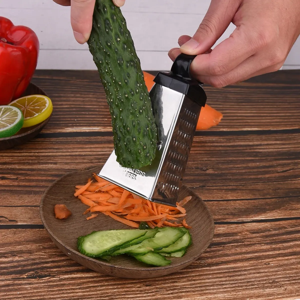 Grattugia professionale per formaggio in acciaio inossidabile a 4 lati di dimensioni mini da 1 pezzo per utensili da cucina per verdure e parmigiano
