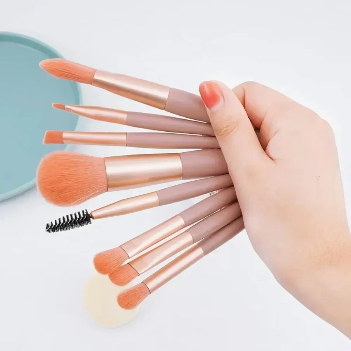 8-delige make-upborstelset Zachte pluizige professionele cosmetische foundationpoeder Oogschaduw Kabuki Blending Make-upborstels Schoonheidstools — image 3