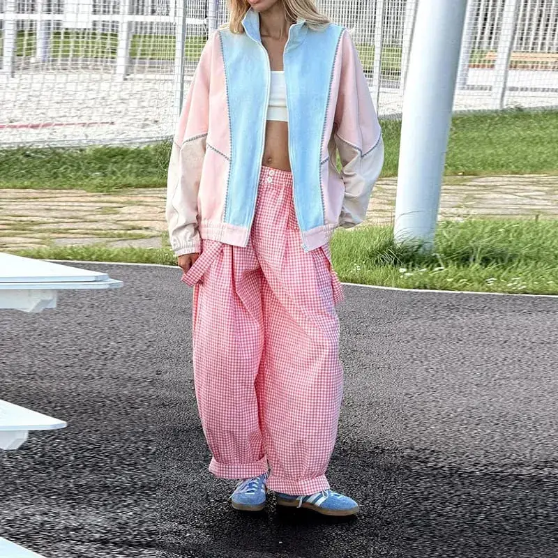 Gepunktete, abgeschnittene Windjacke, Kontrastrosa, Nahtpaspelierung, Seitentaschen, lockere Oberbekleidung, 2026 Herbst, Straße, Alltag, Damenmantel — image 10