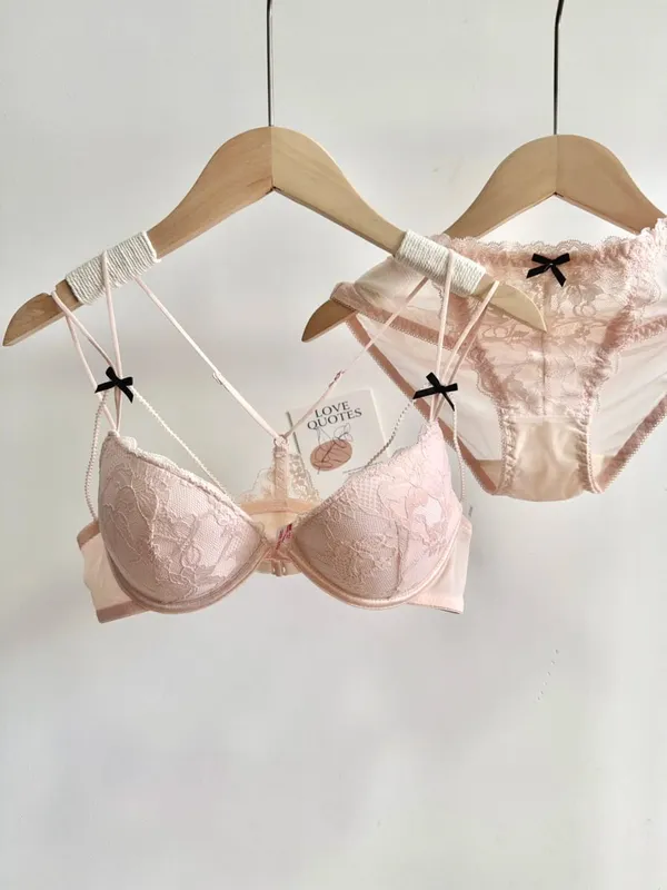 Minimal โรแมนติก Coquette ลูกไม้ด้านหน้า Clasp Bra ชุด Wirefree Ultra บางสายรัดความงามกลับหน้าอกขนาดเล็กสร้าง Curvy Lookr MOYISU