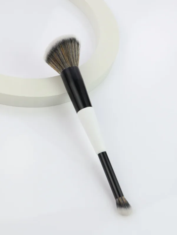 Pennelli per trucco a doppia testa 2 in 1 Contorno correttore per fondotinta ad angolo piatto per miscelare strumenti cosmetici per crema liquida in polvere sfusa
