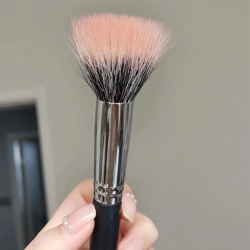 1PC Berus Blush Stippling Berus Campuran Berus Mekap Bulu Lembut Berus Penyerlah Penyerlah Profesional Alat Kosmetik Wanita — image 1