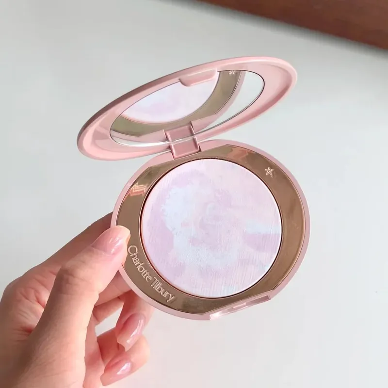 Charlotte Tilbury Spray Fissante 16H Impermeabile Bacchetta Contorna e Leggera Sfumabile Costruibile e Ombretto da 12 vaschette Intensamente Pigmentato