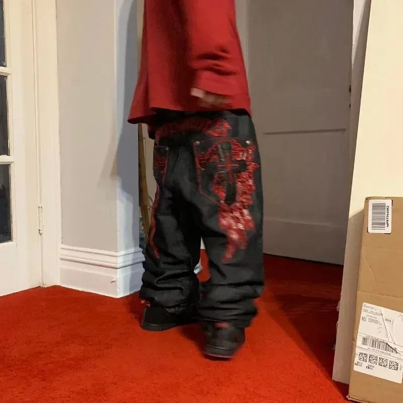 High Street Gothic ricamato da uomo nero rosso modello Y2K jeans a vita alta pantaloni casual da coppia di strada retrò americana — image 2