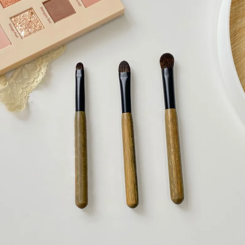 Professional Handmade Makeup Brushes 1PC Soft Squirrel Goat Hair Eye Shadow Blending Brush Green Sandalwood Handle Make Up Brush — image 2