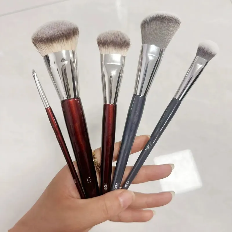 1 unidad 101 brochas de maquillaje para base contorneada, corrector y Base líquida en ángulo, brochas de maquillaje con mango de madera roja, herramientas cosméticas 506 — image 9
