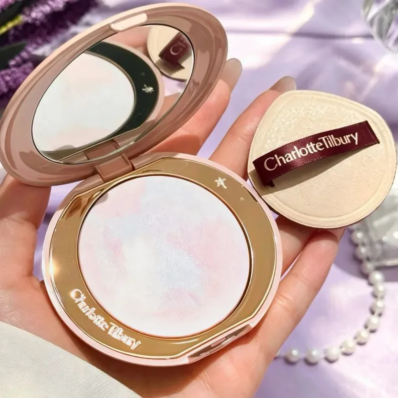 Charlotte Tilbury Spray Fissante 16H Impermeabile Bacchetta Contorna e Leggera Sfumabile Costruibile e Ombretto da 12 vaschette Intensamente Pigmentato — image 5