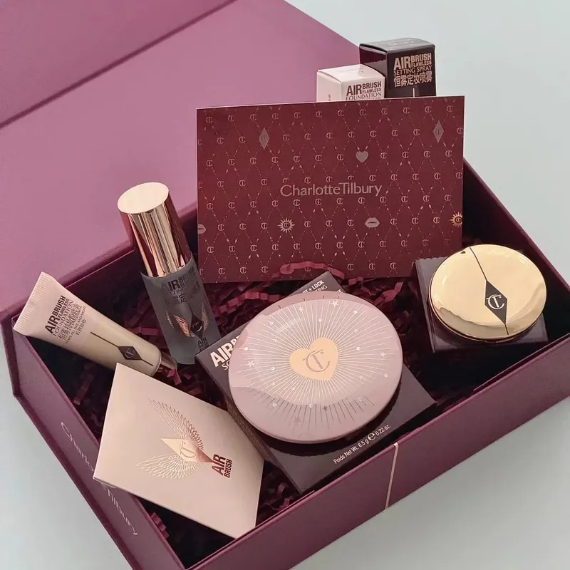 Charlotte Tilbury Spray Fissante 16H Impermeabile Bacchetta Contorna e Leggera Sfumabile Costruibile e Ombretto da 12 vaschette Intensamente Pigmentato — image 3