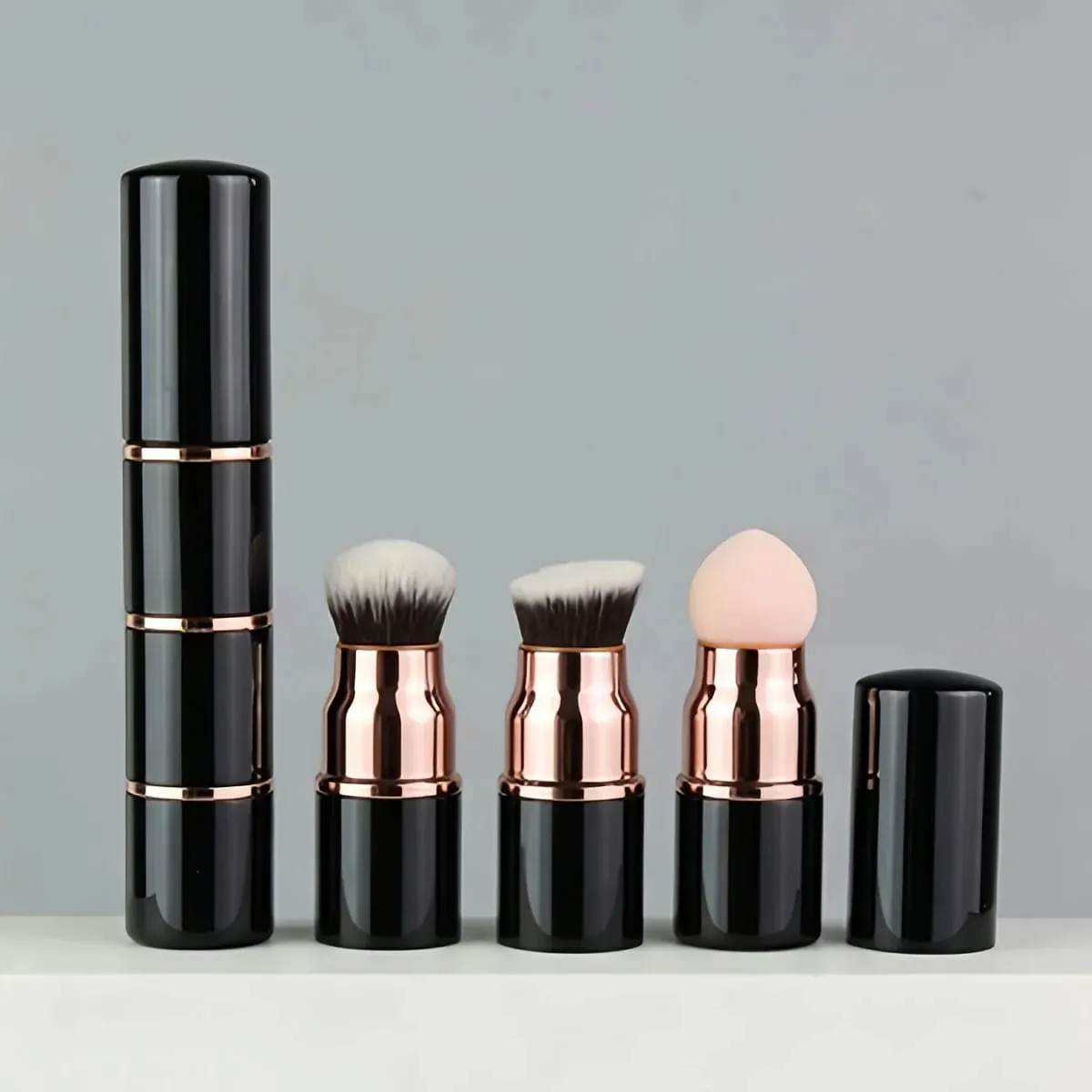 Tragbarer 3-in-1-Mini-Make-up-Pinsel mit Staubkappe, abnehmbarer Schwamm, abgewinkelte Grundierungs- und Puderköpfe, bionisches Haar, robustes Aluminium — image 5