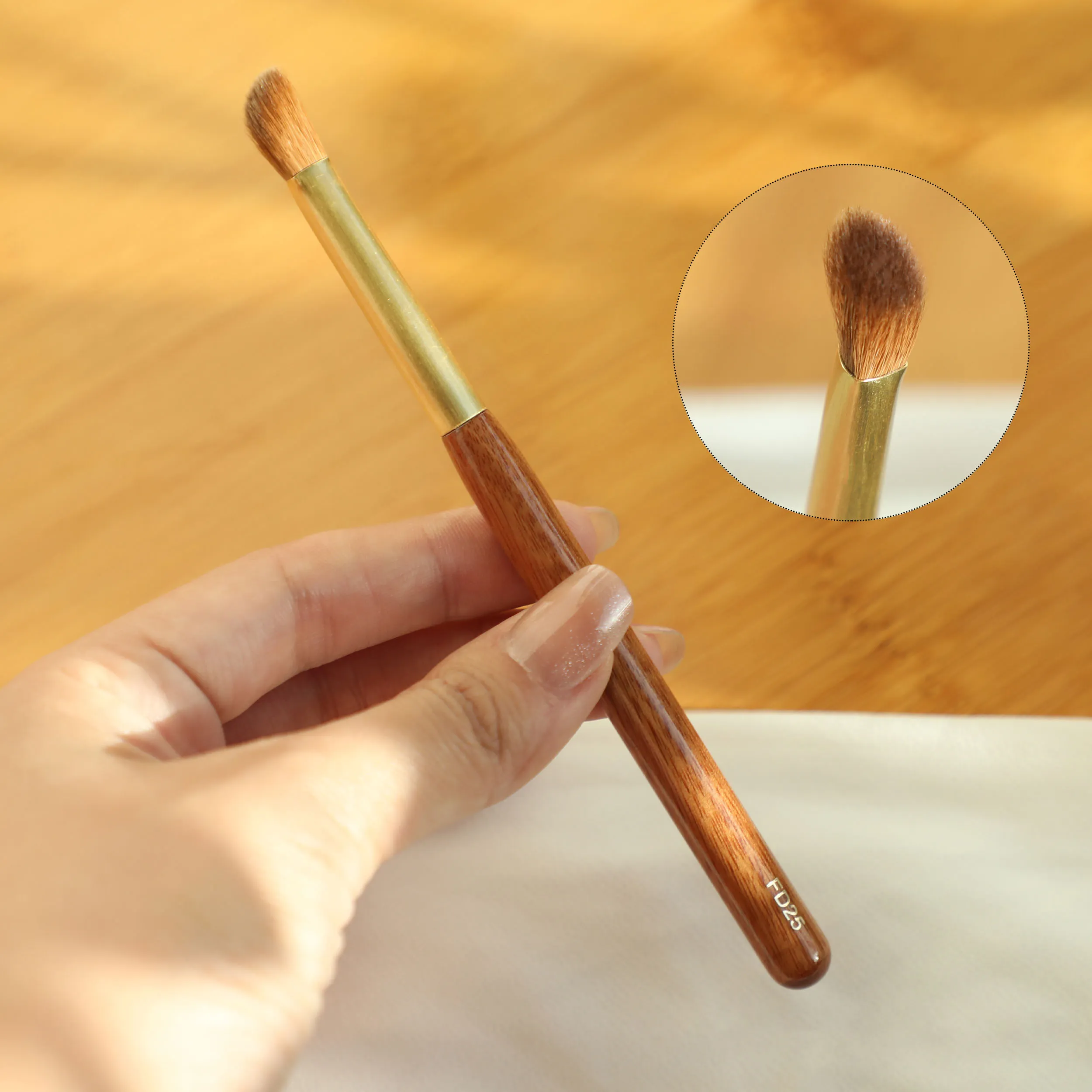FD25 Kuas Highlighter Concealer Segitiga Rambut Musang Lembut Kuas Makeup Gagang Rosewood Afrika Kuas Makeup Kerajinan Tangan Pro — image 5