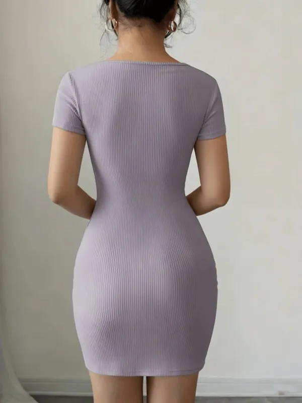 여성 캐주얼 우아하고 편안한 솔리드 컬러 원넥 반팔 플리츠 미니 스커트 드레스 — image 2