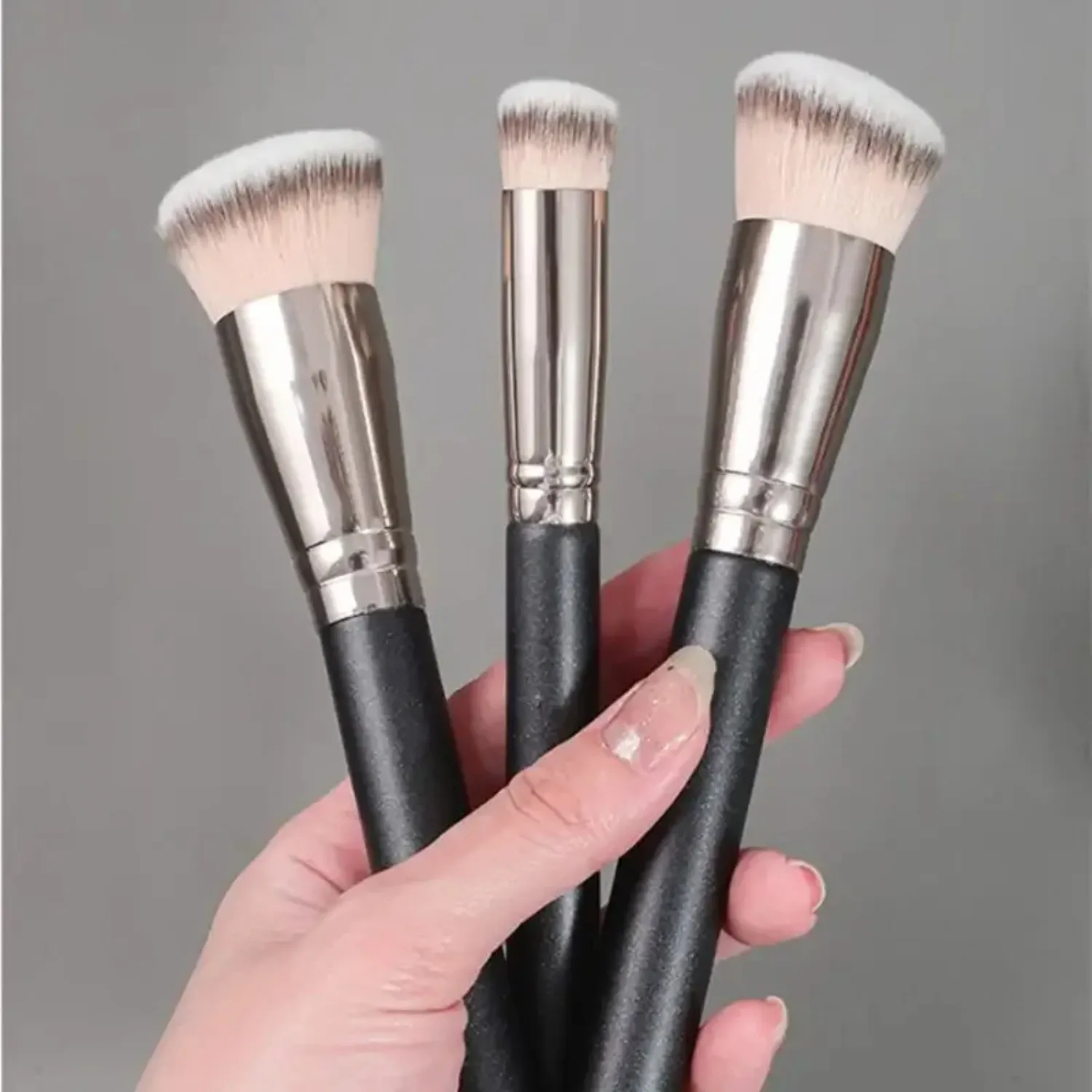 Foundation Concealer Brush Premium Contour Blusher Brushes Fejlfri under øjnene Tæt ansigtsmakeup børste til blanding 170 270 370 — image 3