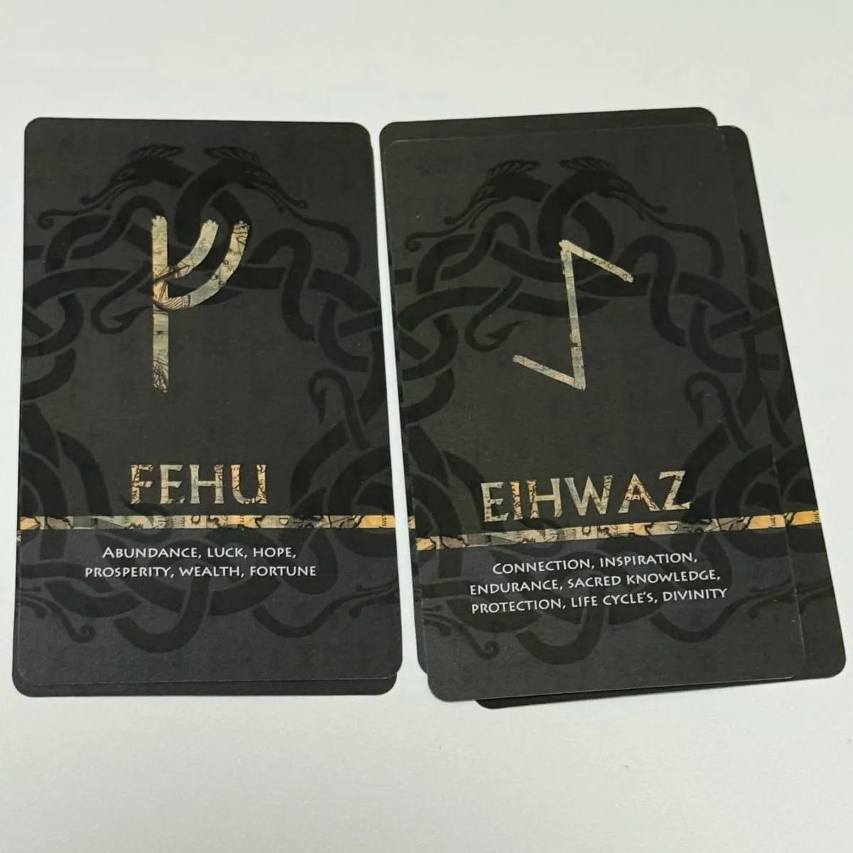 การ์ด Rune ของ Elder Futhark ที่มีความหมาย – ตำนานนอร์ส 25 ชิ้น การ์ด Oracle สำหรับการทำนายดวงชะตาและการทำสมาธิ